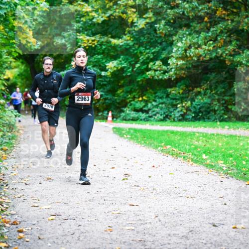 12.10.2025 - Bramfelder Halbmarathon 2025 Dr. Thomas Lammeyer http://msf.ph/oto/9354070 12.10.2025 10:49:05 Laufen 2910, 2963, 21 meine-sportfotos.de