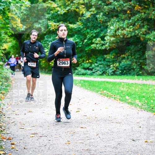 12.10.2025 - Bramfelder Halbmarathon 2025 Dr. Thomas Lammeyer http://msf.ph/oto/9354074 12.10.2025 10:49:06 Laufen 2963, 2910 meine-sportfotos.de