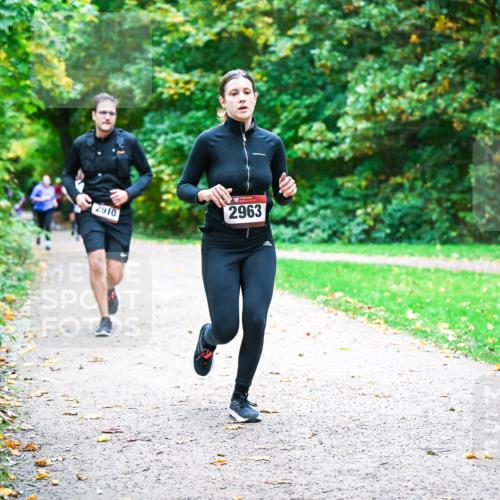 12.10.2025 - Bramfelder Halbmarathon 2025 Dr. Thomas Lammeyer http://msf.ph/oto/9354076 12.10.2025 10:49:06 Laufen 2910, 2963 meine-sportfotos.de
