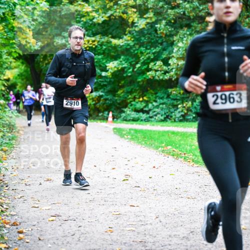 12.10.2025 - Bramfelder Halbmarathon 2025 Dr. Thomas Lammeyer http://msf.ph/oto/9354082 12.10.2025 10:49:07 Laufen 2910, 2963 meine-sportfotos.de