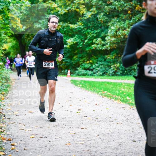 12.10.2025 - Bramfelder Halbmarathon 2025 Dr. Thomas Lammeyer http://msf.ph/oto/9354083 12.10.2025 10:49:07 Laufen 2910, 2963 meine-sportfotos.de