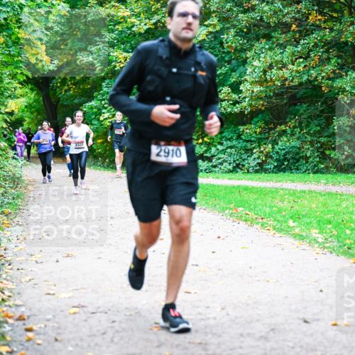 12.10.2025 - Bramfelder Halbmarathon 2025 Dr. Thomas Lammeyer http://msf.ph/oto/9354084 12.10.2025 10:49:08 Laufen 2119, 2910 meine-sportfotos.de