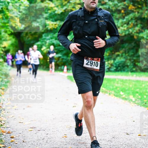 12.10.2025 - Bramfelder Halbmarathon 2025 Dr. Thomas Lammeyer http://msf.ph/oto/9354086 12.10.2025 10:49:08 Laufen 2910 meine-sportfotos.de