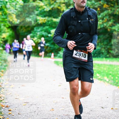 12.10.2025 - Bramfelder Halbmarathon 2025 Dr. Thomas Lammeyer http://msf.ph/oto/9354087 12.10.2025 10:49:09 Laufen 2910 meine-sportfotos.de