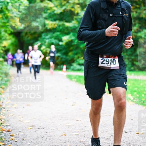 12.10.2025 - Bramfelder Halbmarathon 2025 Dr. Thomas Lammeyer http://msf.ph/oto/9354088 12.10.2025 10:49:09 Laufen 2910 meine-sportfotos.de