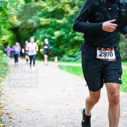 12.10.2025 - Bramfelder Halbmarathon 2025 Dr. Thomas Lammeyer http://msf.ph/oto/9354089 12.10.2025 10:49:09 Laufen 2910 meine-sportfotos.de
