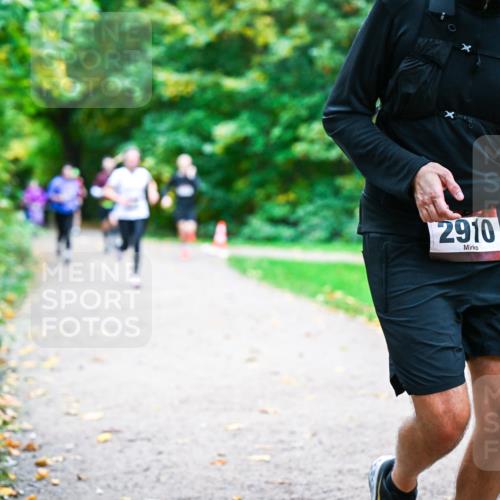 12.10.2025 - Bramfelder Halbmarathon 2025 Dr. Thomas Lammeyer http://msf.ph/oto/9354090 12.10.2025 10:49:09 Laufen 2910 meine-sportfotos.de