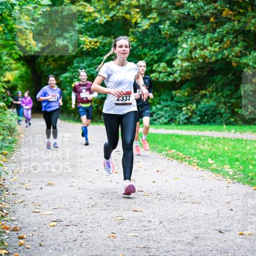 12.10.2025 - Bramfelder Halbmarathon 2025 Dr. Thomas Lammeyer http://msf.ph/oto/9354104 12.10.2025 10:49:12 Laufen 419, 82, 2337 meine-sportfotos.de