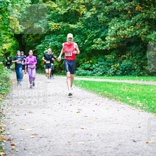 12.10.2025 - Bramfelder Halbmarathon 2025 Dr. Thomas Lammeyer http://msf.ph/oto/9354129 12.10.2025 10:49:17 Laufen 2997, 2095, 2272, 2314 meine-sportfotos.de