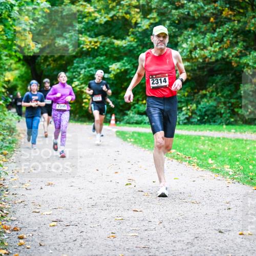 12.10.2025 - Bramfelder Halbmarathon 2025 Dr. Thomas Lammeyer http://msf.ph/oto/9354137 12.10.2025 10:49:19 Laufen 2095, 2314 meine-sportfotos.de
