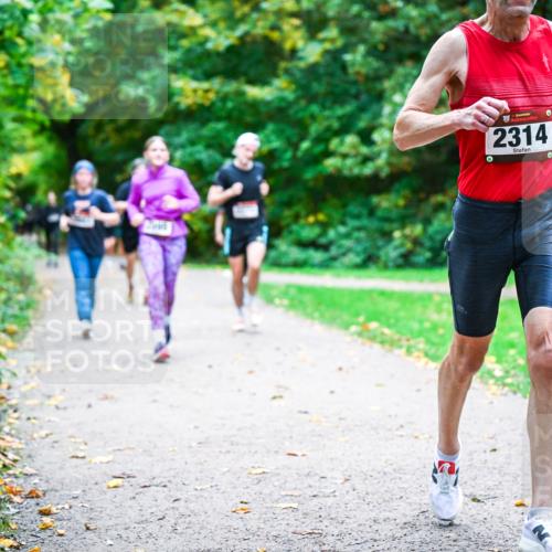 12.10.2025 - Bramfelder Halbmarathon 2025 Dr. Thomas Lammeyer http://msf.ph/oto/9354139 12.10.2025 10:49:20 Laufen 2314 meine-sportfotos.de