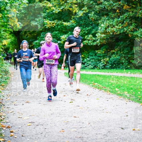 12.10.2025 - Bramfelder Halbmarathon 2025 Dr. Thomas Lammeyer http://msf.ph/oto/9354143 12.10.2025 10:49:21 Laufen 2997, 2095, 2272 meine-sportfotos.de