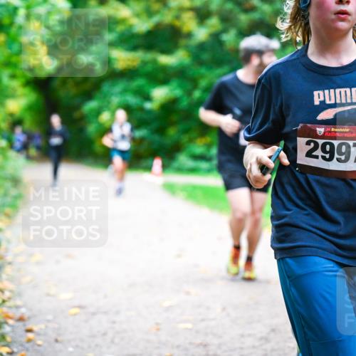 12.10.2025 - Bramfelder Halbmarathon 2025 Dr. Thomas Lammeyer http://msf.ph/oto/9354164 12.10.2025 10:49:24 Laufen 34, 2997 meine-sportfotos.de