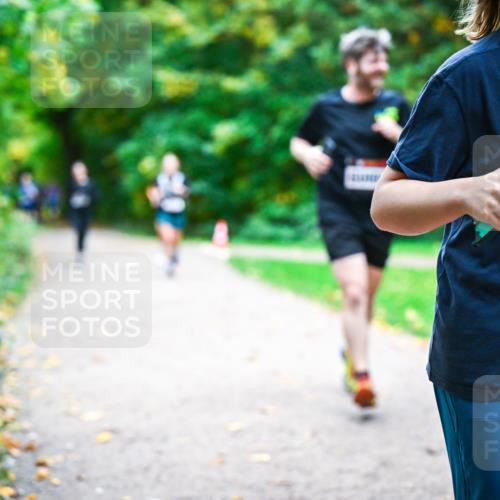 12.10.2025 - Bramfelder Halbmarathon 2025 Dr. Thomas Lammeyer http://msf.ph/oto/9354165 12.10.2025 10:49:25 Laufen 34, 2997 meine-sportfotos.de