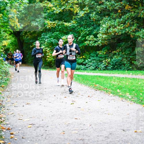 12.10.2025 - Bramfelder Halbmarathon 2025 Dr. Thomas Lammeyer http://msf.ph/oto/9354170 12.10.2025 10:49:27 Laufen 2050, 2777, 2724 meine-sportfotos.de