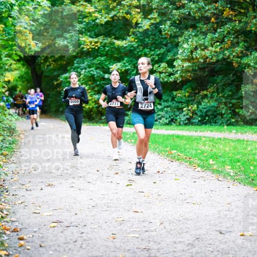 12.10.2025 - Bramfelder Halbmarathon 2025 Dr. Thomas Lammeyer http://msf.ph/oto/9354174 12.10.2025 10:49:28 Laufen 2050, 2777, 2724 meine-sportfotos.de