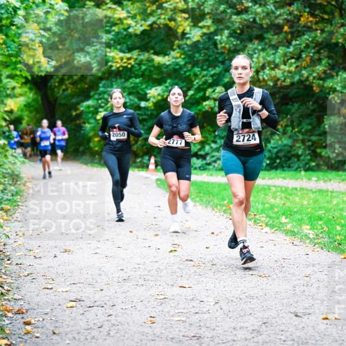 12.10.2025 - Bramfelder Halbmarathon 2025 Dr. Thomas Lammeyer http://msf.ph/oto/9354178 12.10.2025 10:49:29 Laufen 2050, 2777, 2724 meine-sportfotos.de