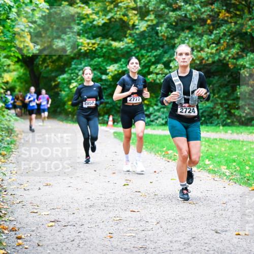 12.10.2025 - Bramfelder Halbmarathon 2025 Dr. Thomas Lammeyer http://msf.ph/oto/9354179 12.10.2025 10:49:29 Laufen 2050, 2777, 2724 meine-sportfotos.de