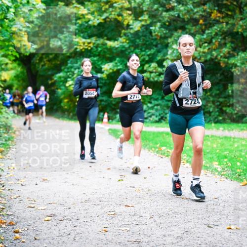 12.10.2025 - Bramfelder Halbmarathon 2025 Dr. Thomas Lammeyer http://msf.ph/oto/9354180 12.10.2025 10:49:29 Laufen 2050, 2777, 2724 meine-sportfotos.de