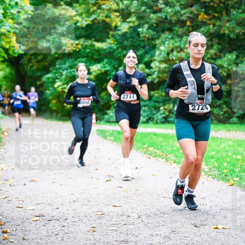 12.10.2025 - Bramfelder Halbmarathon 2025 Dr. Thomas Lammeyer http://msf.ph/oto/9354182 12.10.2025 10:49:29 Laufen 2050, 2777, 2724 meine-sportfotos.de
