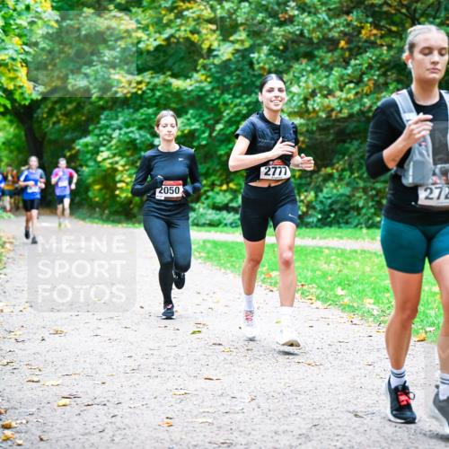 12.10.2025 - Bramfelder Halbmarathon 2025 Dr. Thomas Lammeyer http://msf.ph/oto/9354183 12.10.2025 10:49:30 Laufen 2050, 2777, 2724 meine-sportfotos.de