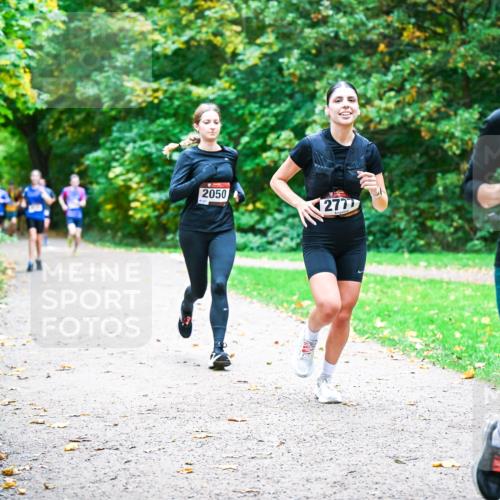 12.10.2025 - Bramfelder Halbmarathon 2025 Dr. Thomas Lammeyer http://msf.ph/oto/9354185 12.10.2025 10:49:30 Laufen 2050, 2777, 2724 meine-sportfotos.de