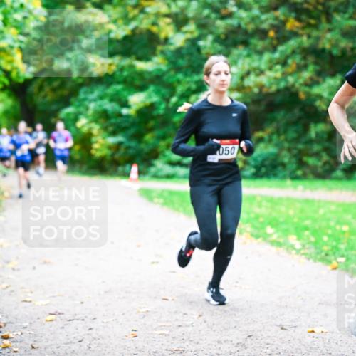 12.10.2025 - Bramfelder Halbmarathon 2025 Dr. Thomas Lammeyer http://msf.ph/oto/9354192 12.10.2025 10:49:31 Laufen 050, 2777 meine-sportfotos.de