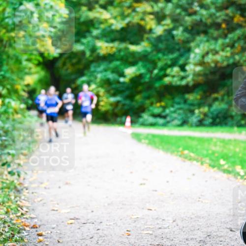 12.10.2025 - Bramfelder Halbmarathon 2025 Dr. Thomas Lammeyer http://msf.ph/oto/9354196 12.10.2025 10:49:32 Laufen 34, 2050, 157 meine-sportfotos.de