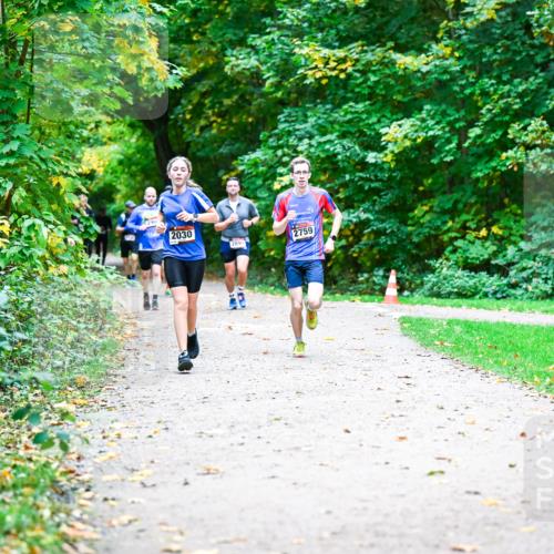 12.10.2025 - Bramfelder Halbmarathon 2025 Dr. Thomas Lammeyer http://msf.ph/oto/9354201 12.10.2025 10:49:33 Laufen 2030, 2890, 2759 meine-sportfotos.de