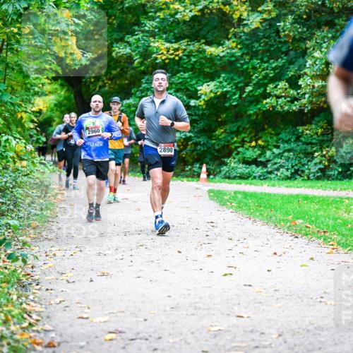 12.10.2025 - Bramfelder Halbmarathon 2025 Dr. Thomas Lammeyer http://msf.ph/oto/9354231 12.10.2025 10:49:38 Laufen 2960, 2890, 2030 meine-sportfotos.de