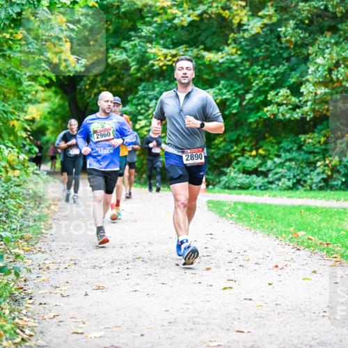 12.10.2025 - Bramfelder Halbmarathon 2025 Dr. Thomas Lammeyer http://msf.ph/oto/9354237 12.10.2025 10:49:39 Laufen 2960, 2890 meine-sportfotos.de