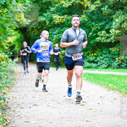 12.10.2025 - Bramfelder Halbmarathon 2025 Dr. Thomas Lammeyer http://msf.ph/oto/9354240 12.10.2025 10:49:39 Laufen 2960, 2890 meine-sportfotos.de