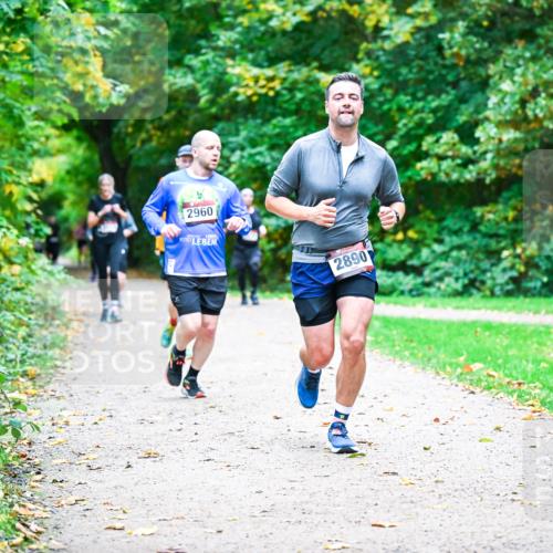 12.10.2025 - Bramfelder Halbmarathon 2025 Dr. Thomas Lammeyer http://msf.ph/oto/9354241 12.10.2025 10:49:40 Laufen 2960, 2890 meine-sportfotos.de