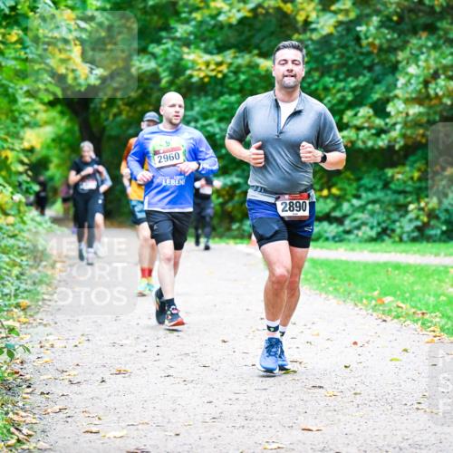 12.10.2025 - Bramfelder Halbmarathon 2025 Dr. Thomas Lammeyer http://msf.ph/oto/9354242 12.10.2025 10:49:40 Laufen 2960, 2890 meine-sportfotos.de