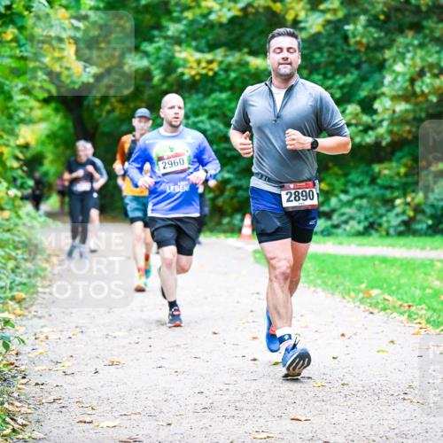 12.10.2025 - Bramfelder Halbmarathon 2025 Dr. Thomas Lammeyer http://msf.ph/oto/9354243 12.10.2025 10:49:40 Laufen 2960, 2890 meine-sportfotos.de