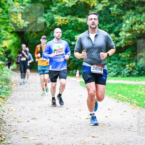12.10.2025 - Bramfelder Halbmarathon 2025 Dr. Thomas Lammeyer http://msf.ph/oto/9354244 12.10.2025 10:49:40 Laufen 2960, 2890 meine-sportfotos.de