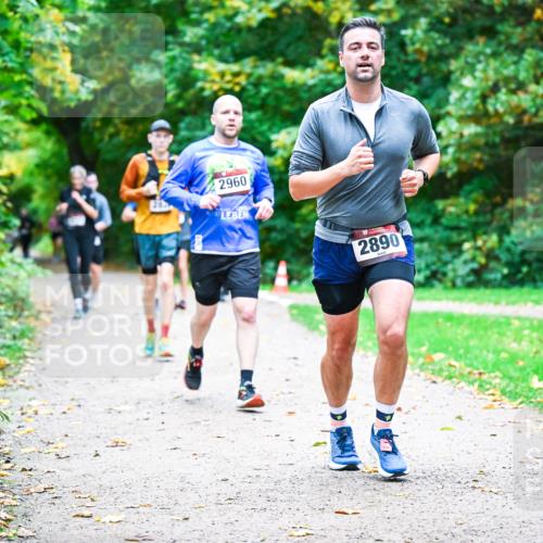 12.10.2025 - Bramfelder Halbmarathon 2025 Dr. Thomas Lammeyer http://msf.ph/oto/9354245 12.10.2025 10:49:40 Laufen 2960, 2890 meine-sportfotos.de