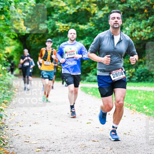 12.10.2025 - Bramfelder Halbmarathon 2025 Dr. Thomas Lammeyer http://msf.ph/oto/9354247 12.10.2025 10:49:40 Laufen 40, 2839, 2960, 2890 meine-sportfotos.de