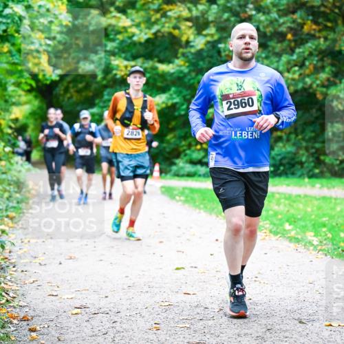 12.10.2025 - Bramfelder Halbmarathon 2025 Dr. Thomas Lammeyer http://msf.ph/oto/9354255 12.10.2025 10:49:42 Laufen 2826, 2960 meine-sportfotos.de