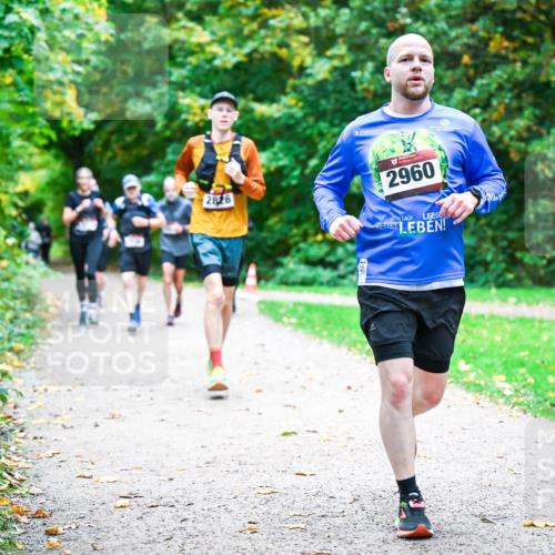12.10.2025 - Bramfelder Halbmarathon 2025 Dr. Thomas Lammeyer http://msf.ph/oto/9354256 12.10.2025 10:49:42 Laufen 2960 meine-sportfotos.de