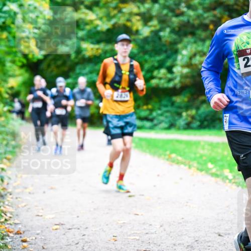 12.10.2025 - Bramfelder Halbmarathon 2025 Dr. Thomas Lammeyer http://msf.ph/oto/9354258 12.10.2025 10:49:43 Laufen 2960, 2829 meine-sportfotos.de