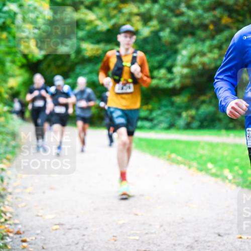 12.10.2025 - Bramfelder Halbmarathon 2025 Dr. Thomas Lammeyer http://msf.ph/oto/9354259 12.10.2025 10:49:43 Laufen 2960 meine-sportfotos.de