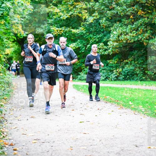 12.10.2025 - Bramfelder Halbmarathon 2025 Dr. Thomas Lammeyer http://msf.ph/oto/9354271 12.10.2025 10:49:45 Laufen 2112, 2535, 2409, 2436 meine-sportfotos.de