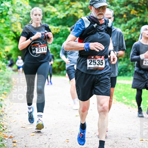 12.10.2025 - Bramfelder Halbmarathon 2025 Dr. Thomas Lammeyer http://msf.ph/oto/9354284 12.10.2025 10:49:47 Laufen 2112, 2535, 042, 2436 meine-sportfotos.de