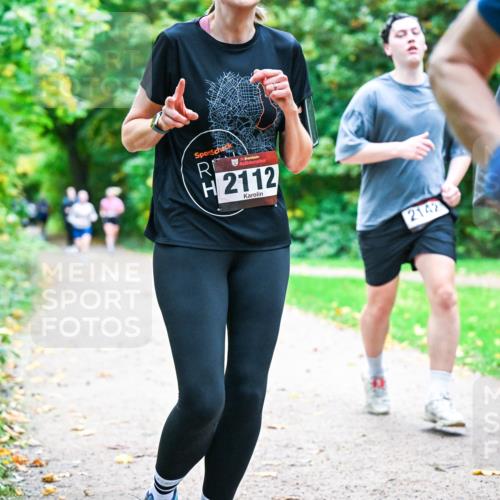 12.10.2025 - Bramfelder Halbmarathon 2025 Dr. Thomas Lammeyer http://msf.ph/oto/9354290 12.10.2025 10:49:48 Laufen 2112, 90, 2142 meine-sportfotos.de