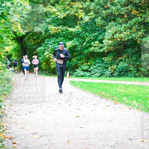 12.10.2025 - Bramfelder Halbmarathon 2025 Dr. Thomas Lammeyer http://msf.ph/oto/9354295 12.10.2025 10:49:49 Laufen 2316 meine-sportfotos.de