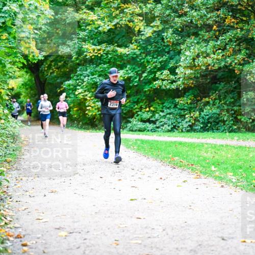 12.10.2025 - Bramfelder Halbmarathon 2025 Dr. Thomas Lammeyer http://msf.ph/oto/9354298 12.10.2025 10:49:49 Laufen 2316 meine-sportfotos.de