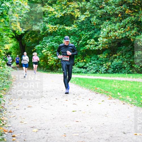 12.10.2025 - Bramfelder Halbmarathon 2025 Dr. Thomas Lammeyer http://msf.ph/oto/9354301 12.10.2025 10:49:49 Laufen 2316 meine-sportfotos.de