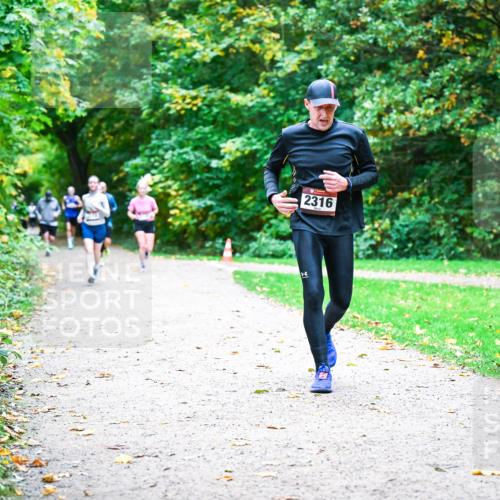 12.10.2025 - Bramfelder Halbmarathon 2025 Dr. Thomas Lammeyer http://msf.ph/oto/9354311 12.10.2025 10:49:51 Laufen 2316 meine-sportfotos.de