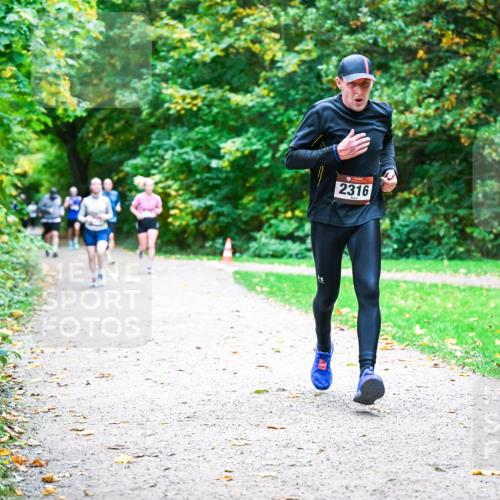 12.10.2025 - Bramfelder Halbmarathon 2025 Dr. Thomas Lammeyer http://msf.ph/oto/9354313 12.10.2025 10:49:51 Laufen 2316 meine-sportfotos.de